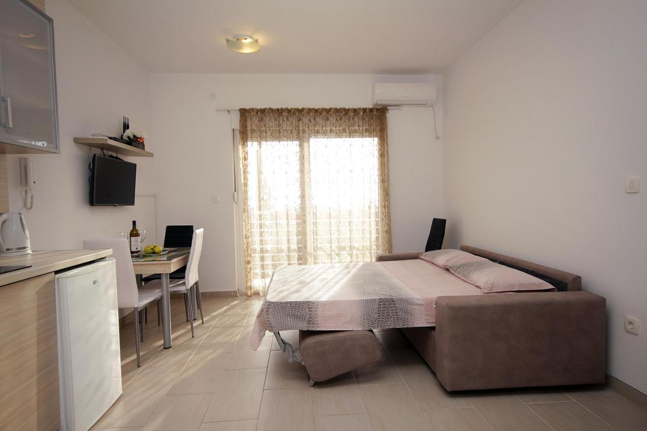 Apartments Residence Dj Petrovac Exterior photo