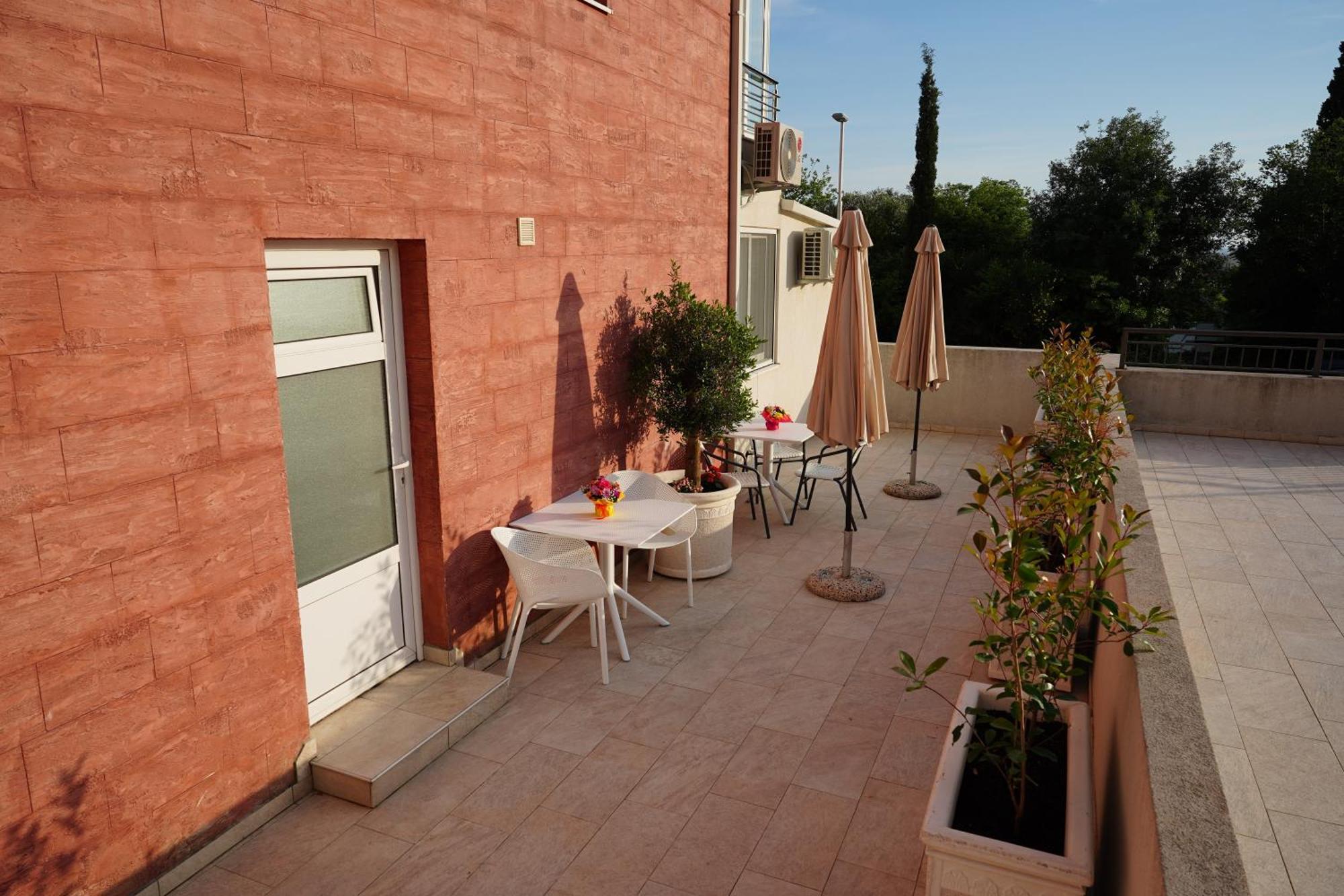 Apartments Residence Dj Petrovac Exterior photo